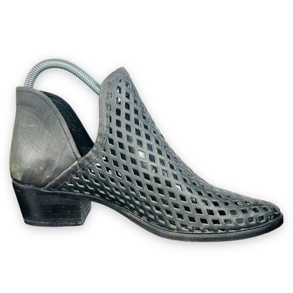 Musse & Cloud Network Perf Ankle Bootie Distressed Black Women's 7 - Picture 7 of 11